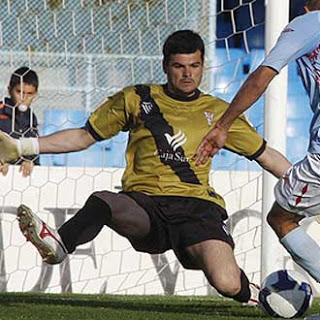 Raúl Navas luciendo los colores del Córdoba CF